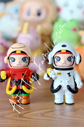 100% MEGA Space Molly 100% Charlie Brown & Snoopy