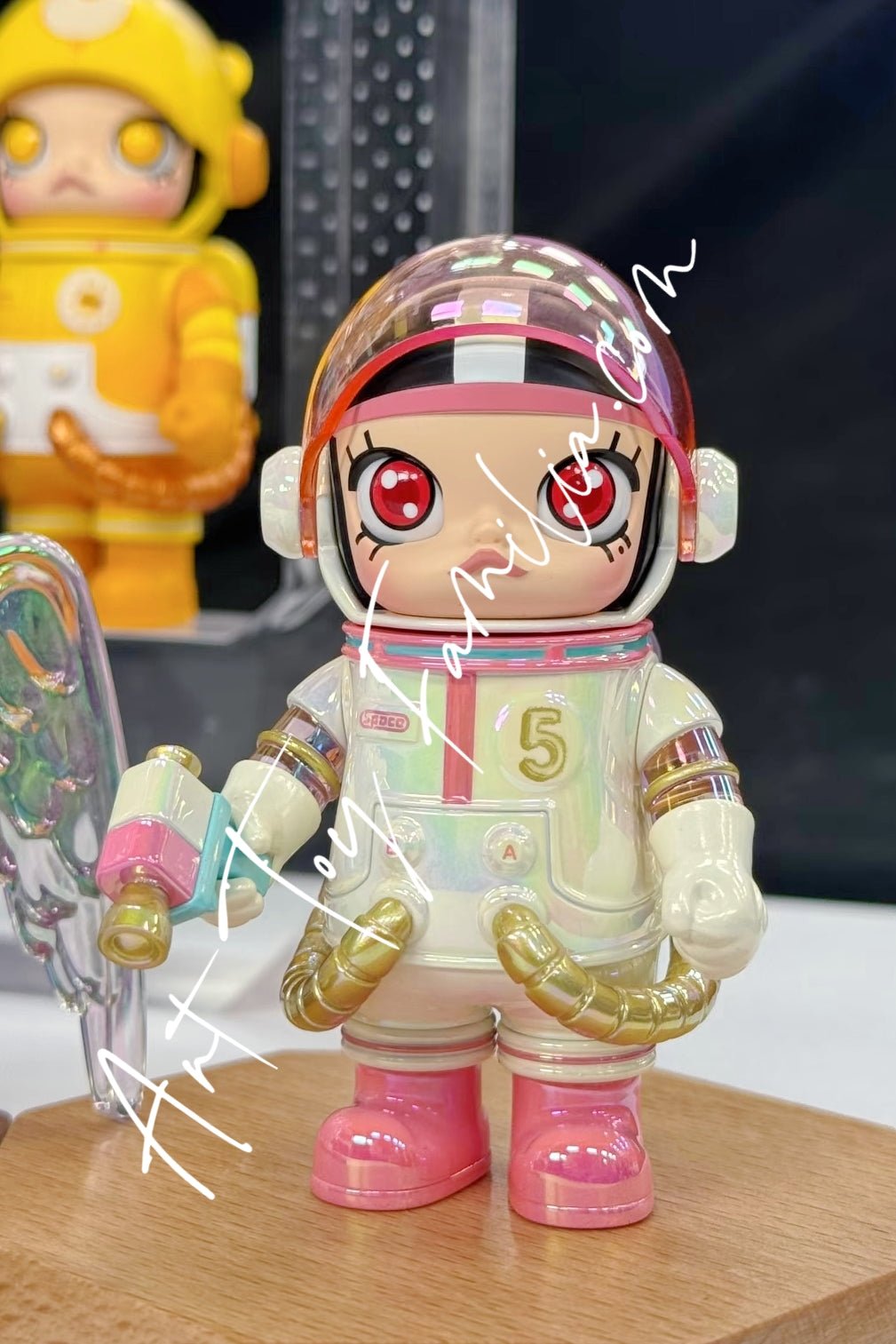100% MEGA Space Molly 100% Series 4