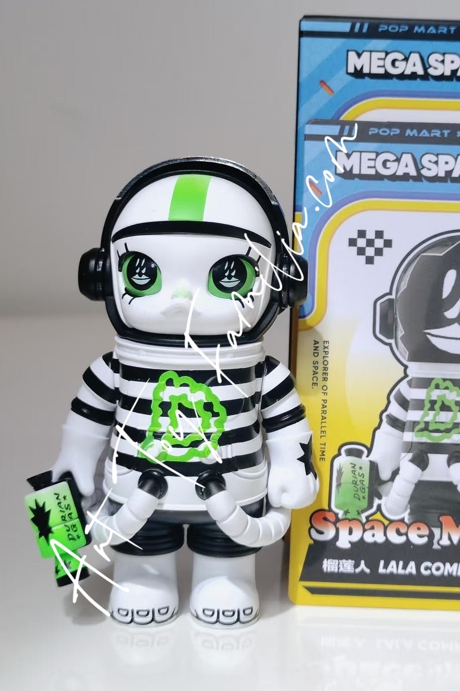 100% MEGA Space Molly 100% Series 4