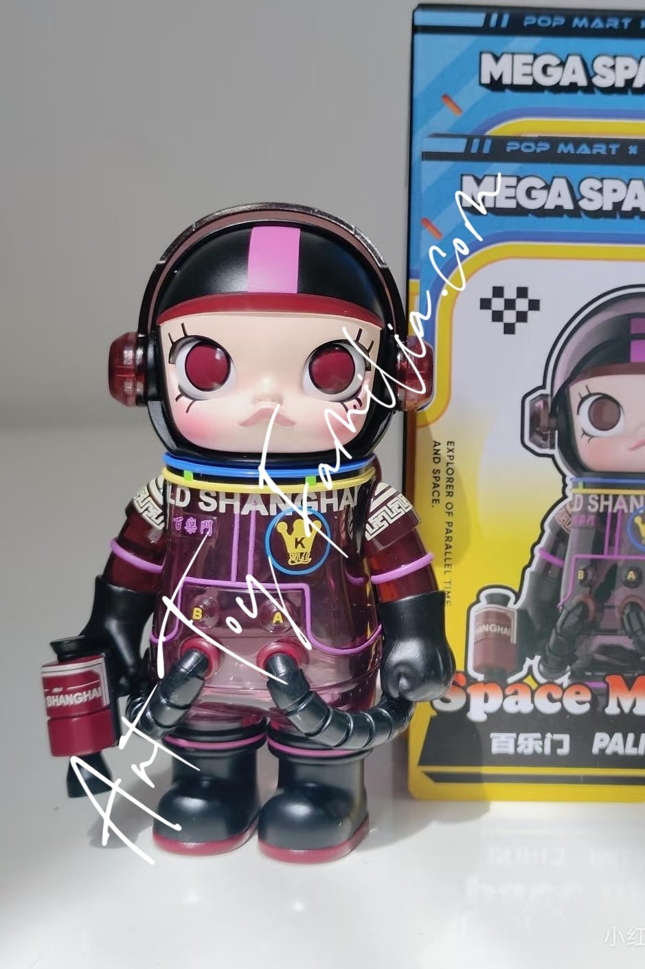 100% MEGA Space Molly 100% Series 4