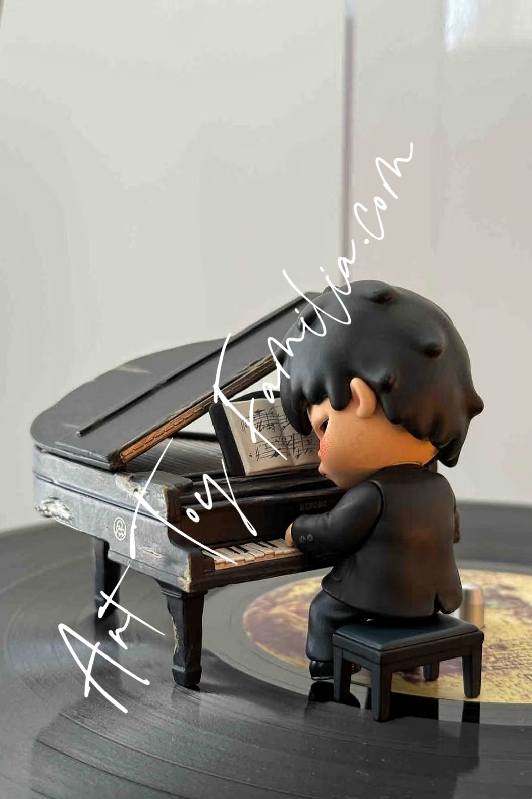 Hirono The Pianist Figurine