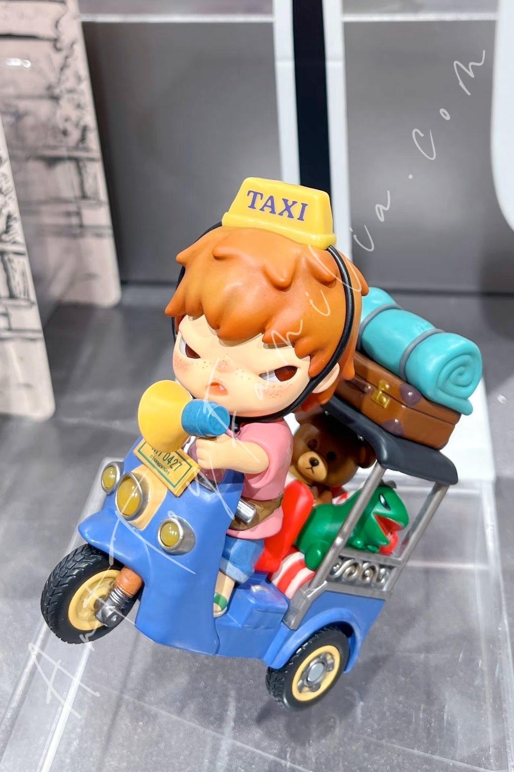 Hirono Tuk-Tuk Figurine