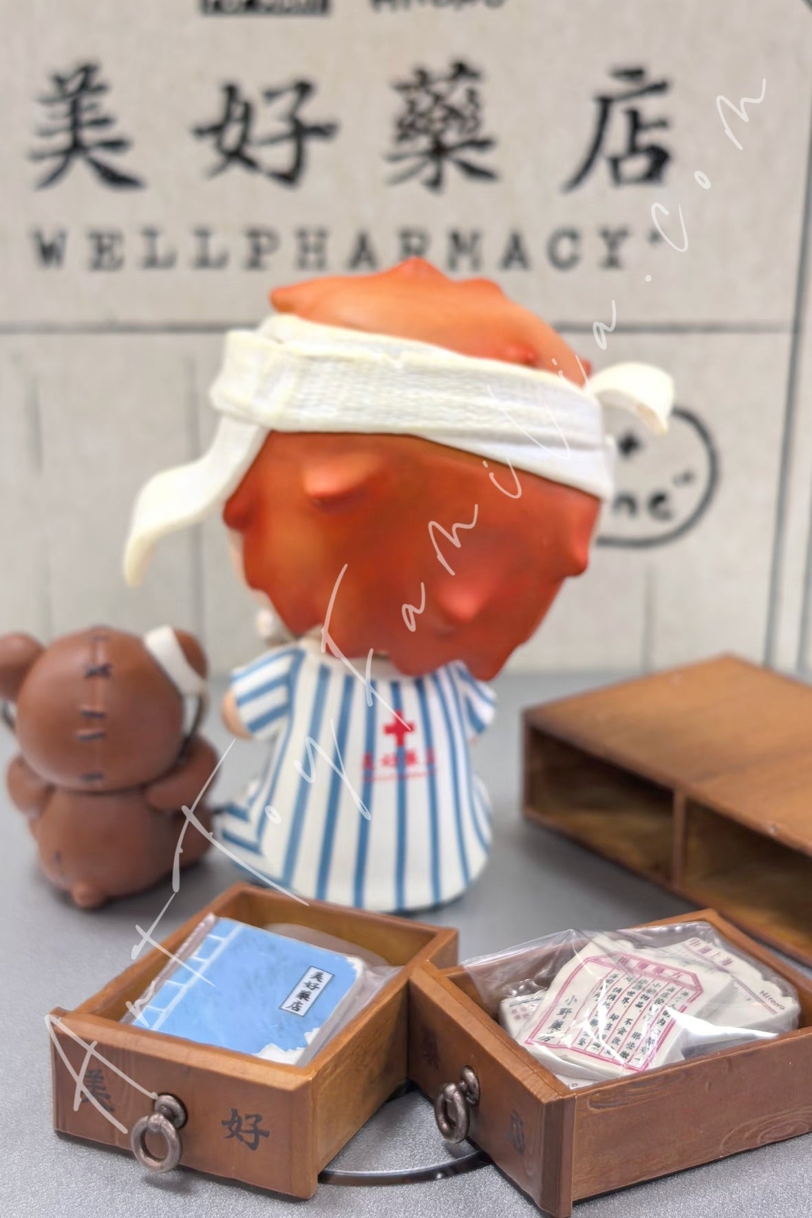 Hirono Wellpharmacy Figurine