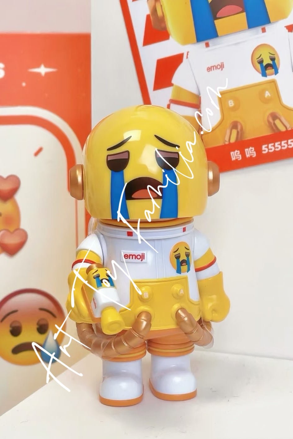 MEGA Space Molly 100% × emoji Series