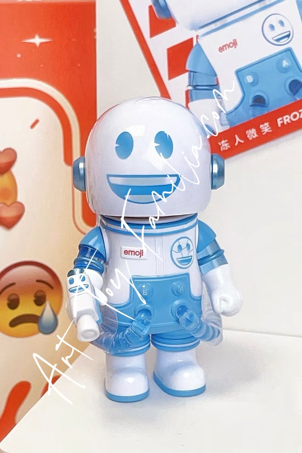 MEGA Space Molly 100% × emoji Series