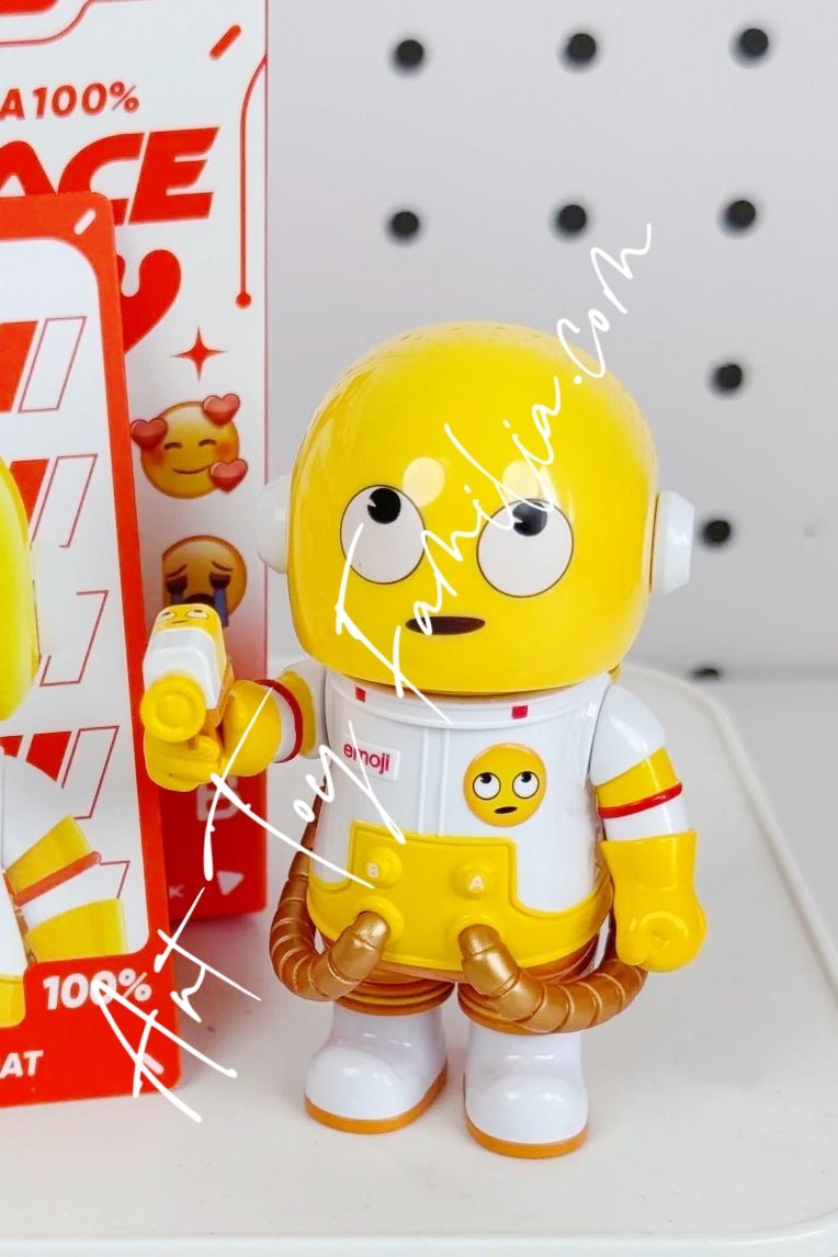 MEGA Space Molly 100% × emoji Series