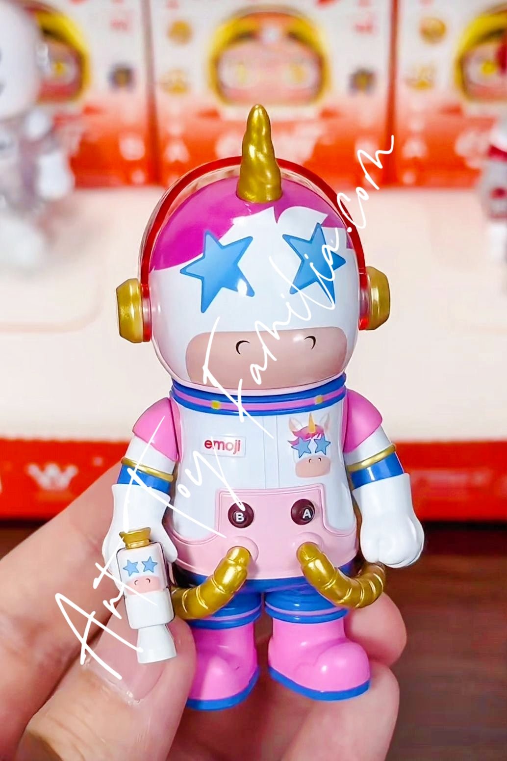 MEGA Space Molly 100% × emoji Series