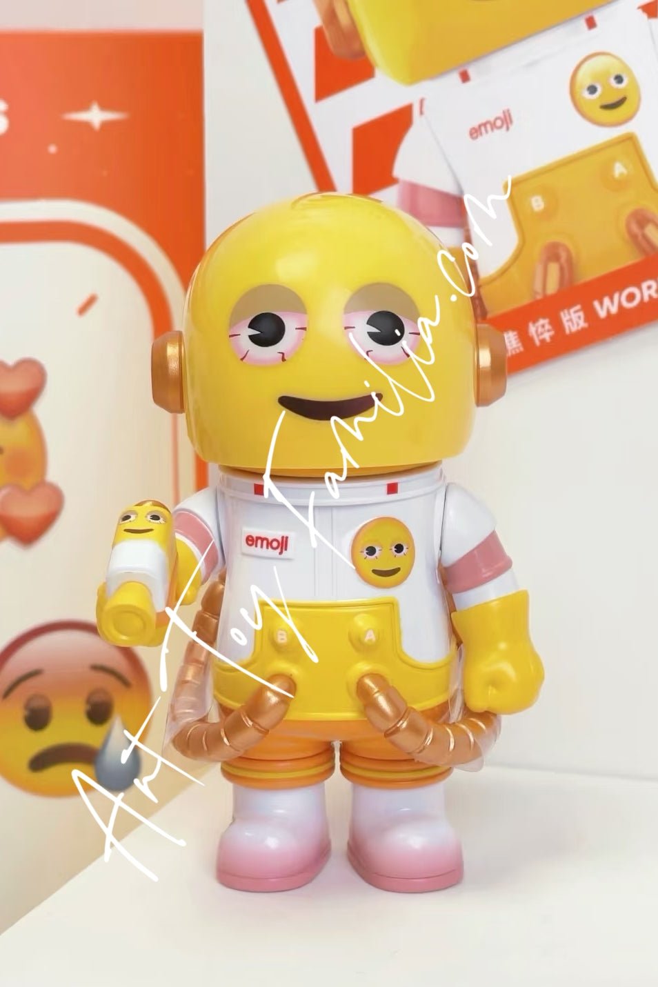 MEGA Space Molly 100% × emoji Series