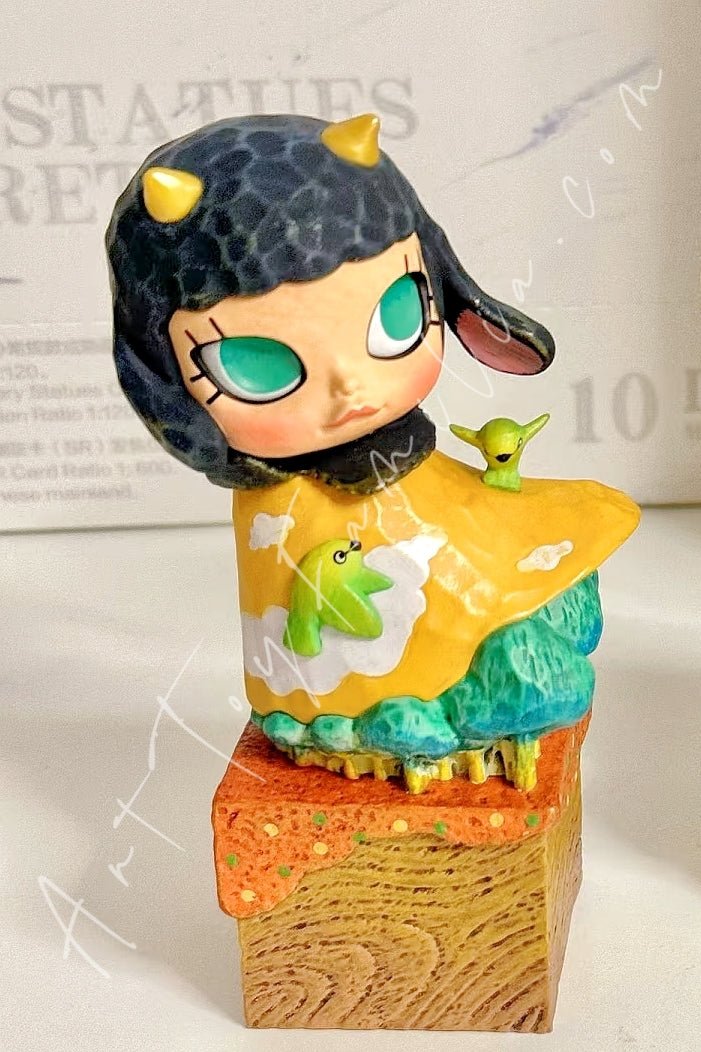 Molly Anniversary Statues Classical Retro 2 Series